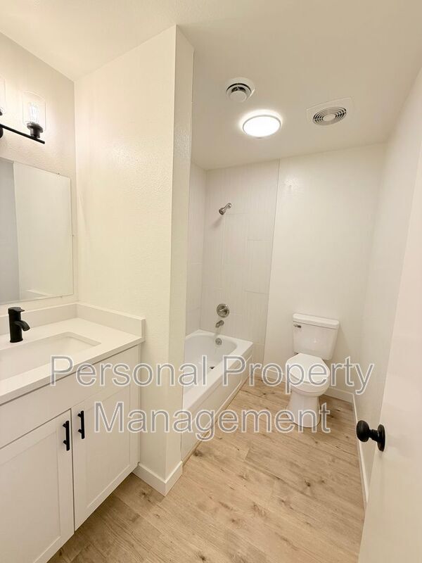 Building Photo - 12202 NE 2nd St