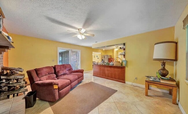 Building Photo - 809 Clifford Dr
