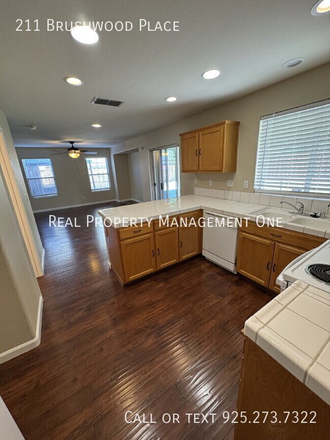 Building Photo - 211 Brushwood Pl
