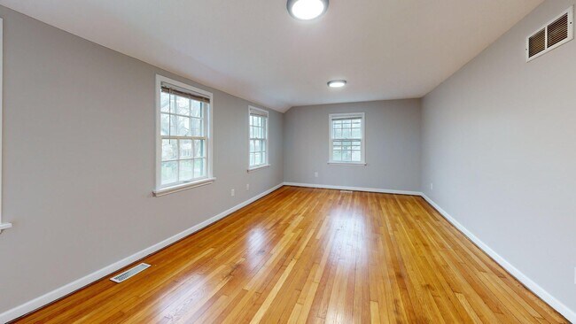 Building Photo - Maple Heights Area - 3 Bedroom Single Family Home