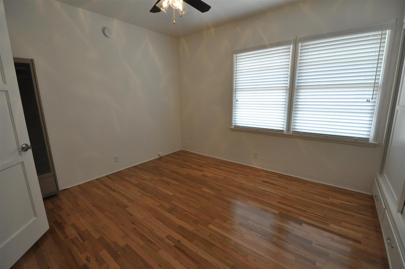 Building Photo - 1213 Orange Grove Ave