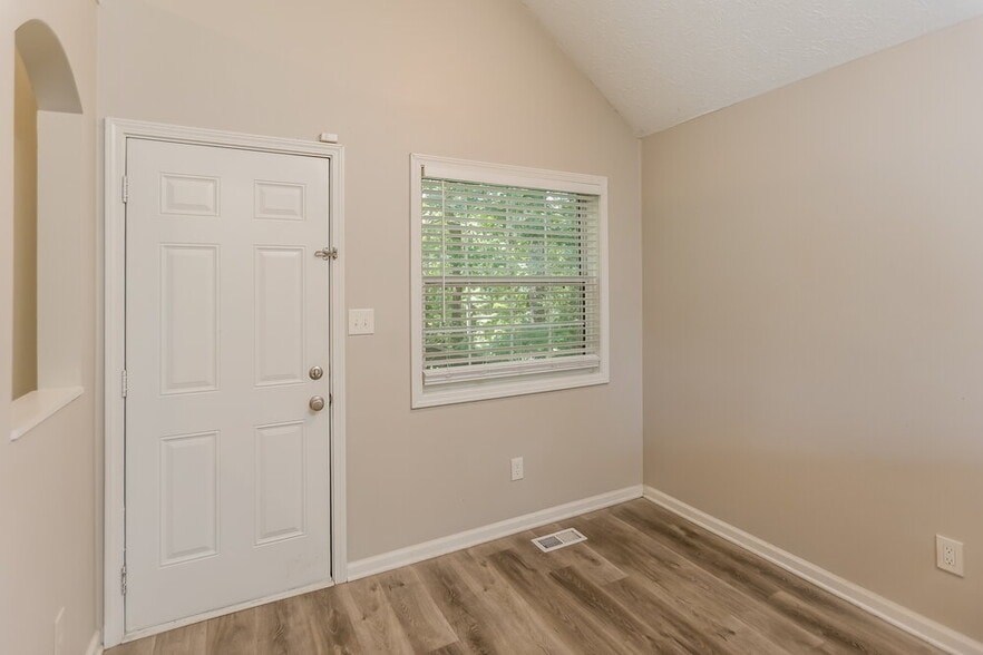 Building Photo - 2740 Owens Dr