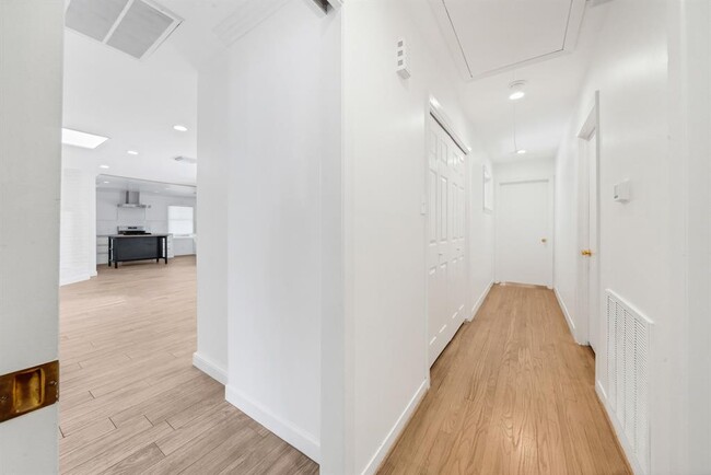 Building Photo - 10166 Hanka Dr