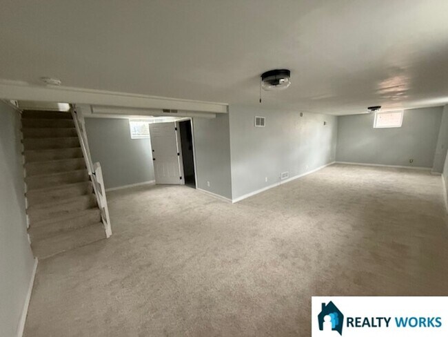 Building Photo - Charming 3-Bedroom, 1.5-Bath Home in Central Lincoln