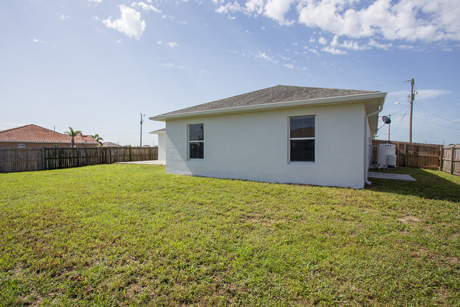Building Photo - 1723 NW 5th St
