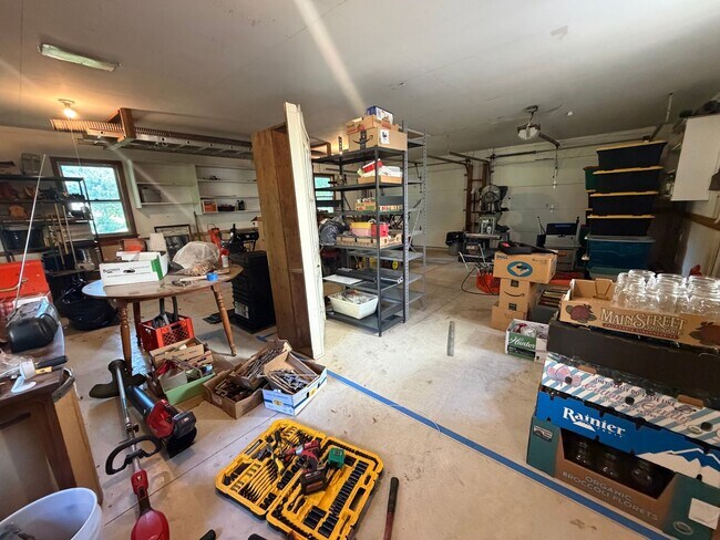 Building Photo - 2364 S Syene Rd