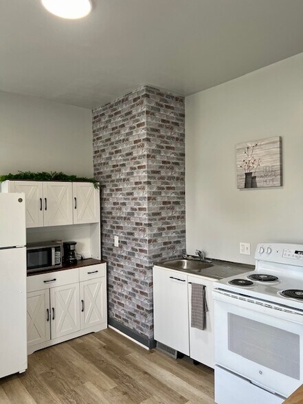 Kitchen 2 - 6073 Linwood St