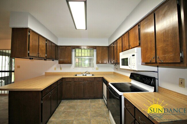 Building Photo - Nice 3 Bedroom Home in Fort Walton Beach