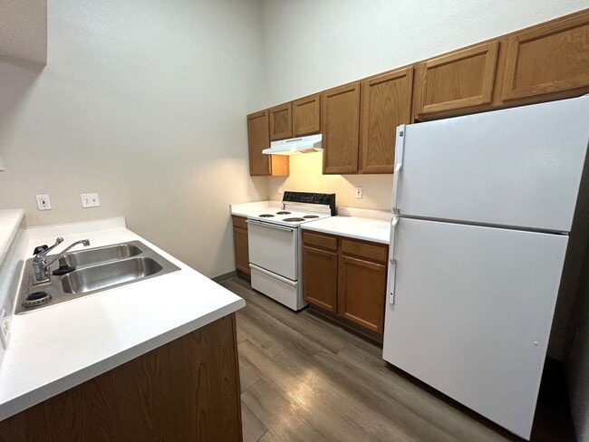 Building Photo - Comfortable 2BR Near Campus