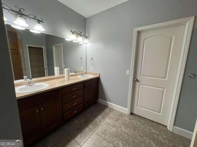 Building Photo - 203 Waters Edge Dr