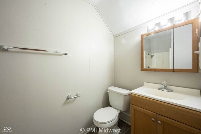 Building Photo - 918 S Bell St