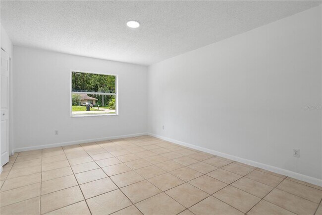 Building Photo - 1923 Bonneville Dr