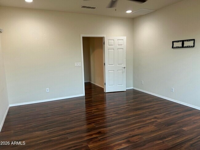 Building Photo - 1019 W Spur Dr