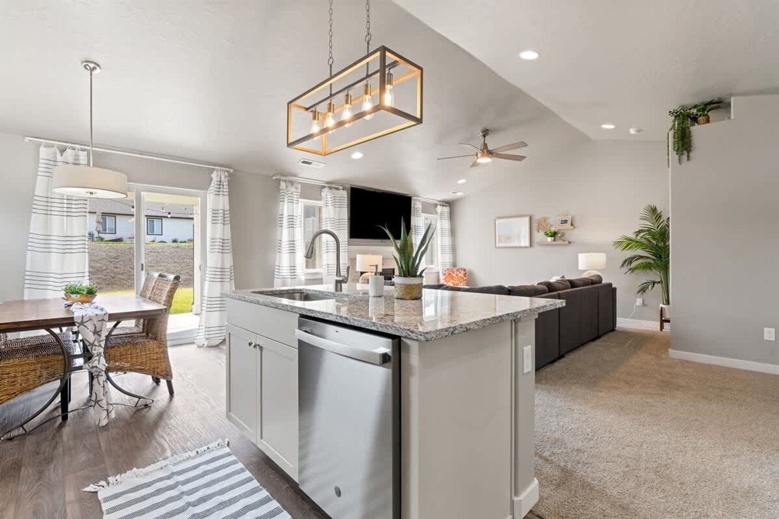 Building Photo - 16730 Suffolk Ave