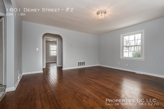 Primary Photo - Amazing 2nd floor corner apartment with ha...