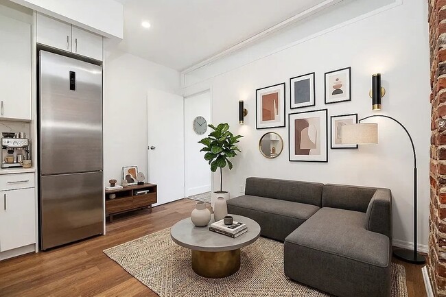 Building Photo - 130 Allen St