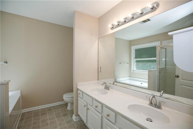 Building Photo - 1005 Landover Crossing