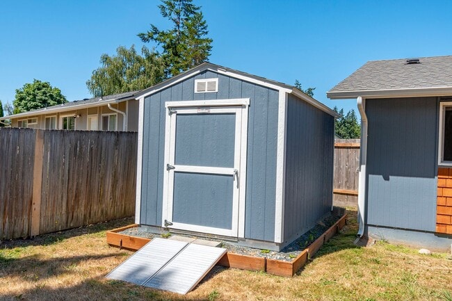 Building Photo - Single Level Pet Friendly Home near Ft. Nu...