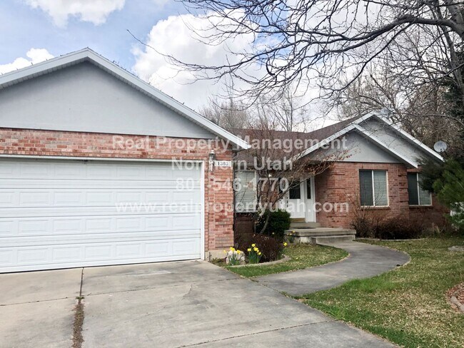 Building Photo - Updated 5 Bed 5 Bath Layton House Available!