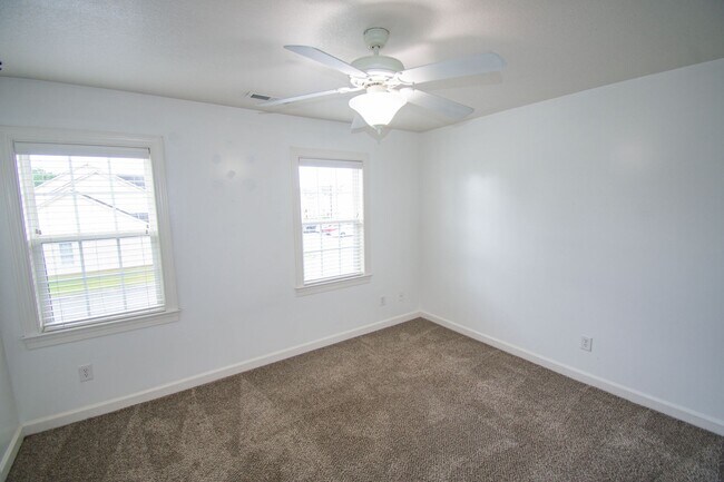 Building Photo - 102 Springwood Dr