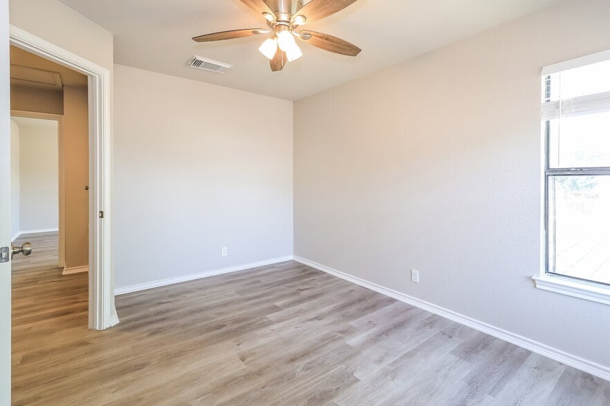 Building Photo - 9230 Bowen Dr