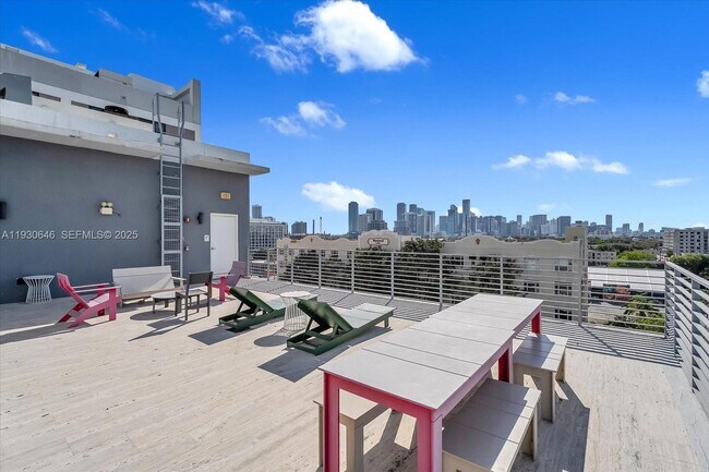 Building Photo - 250 NW 24th St