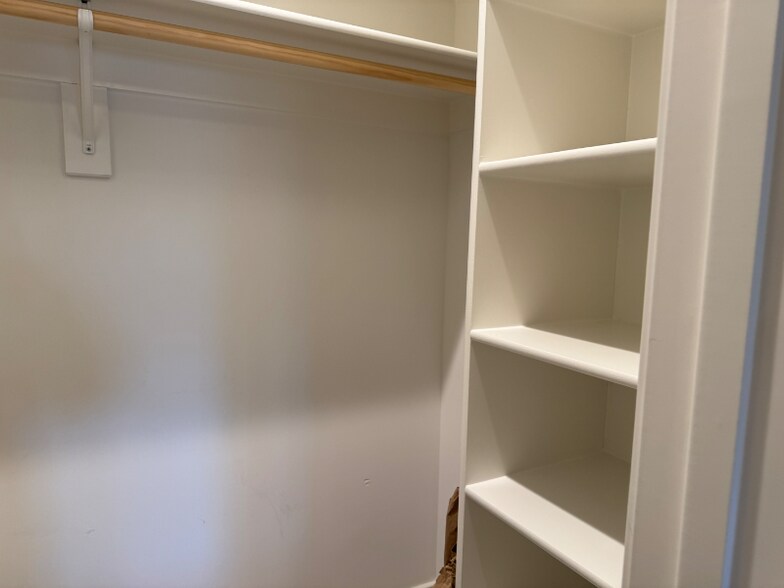 Building Photo - 8504 Meadowlark Ln