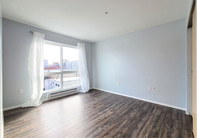 Building Photo - Everett Condo at Nautica Soundview 2 bed/2...