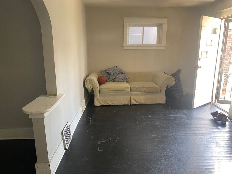 Building Photo - 5931 Emma Ave