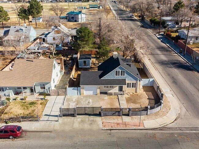 Building Photo - 44202 Heaton Ave