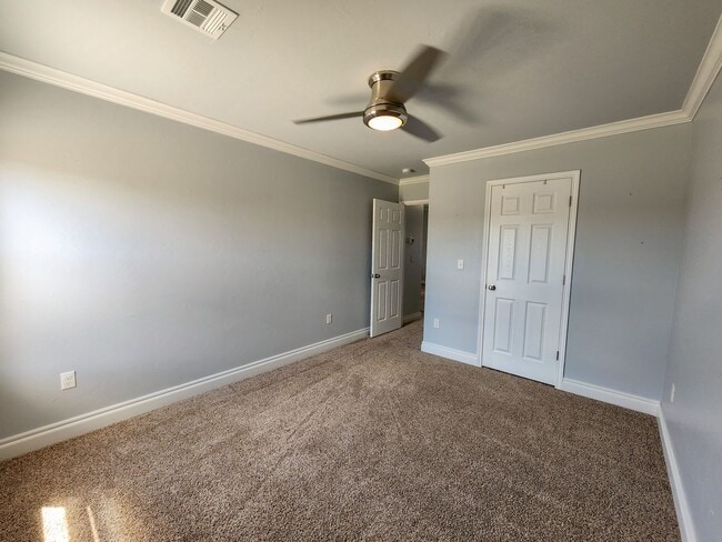 Building Photo - 3 bed, 2 bath home in Shawnee!