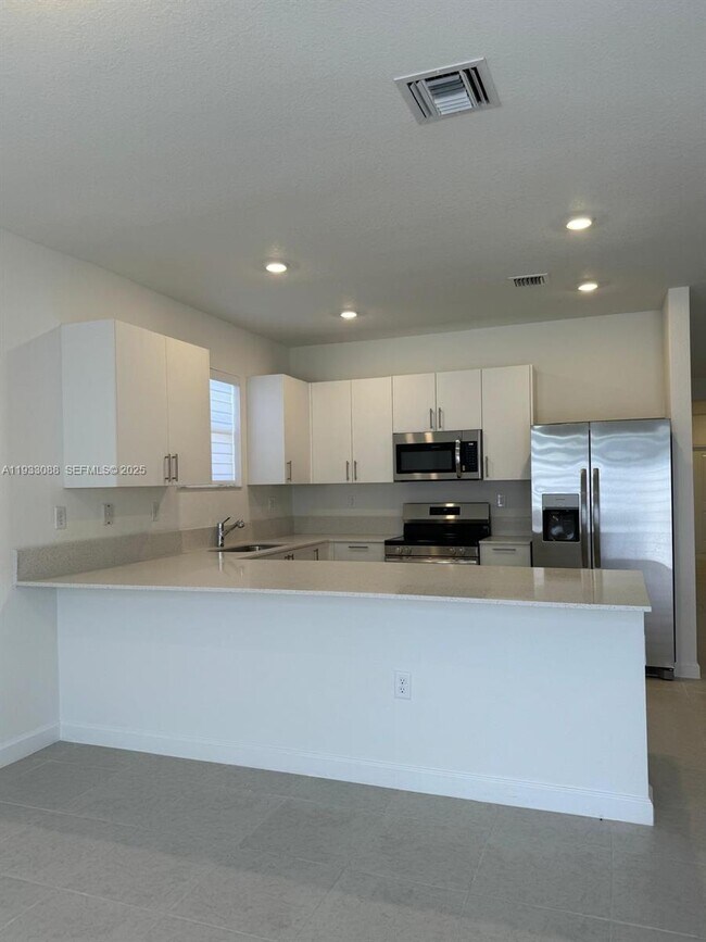 Building Photo - 16124 SW 148th Pl