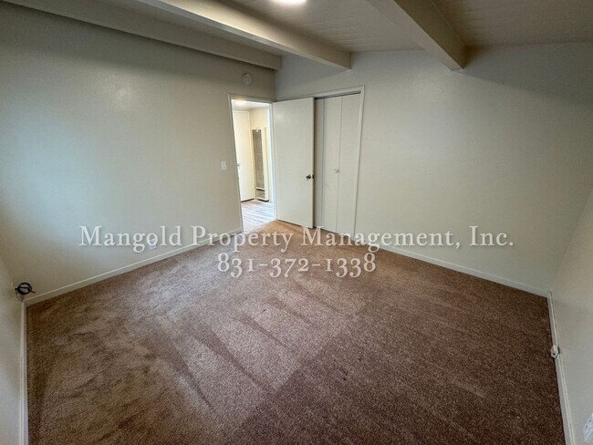 Building Photo - 561irv