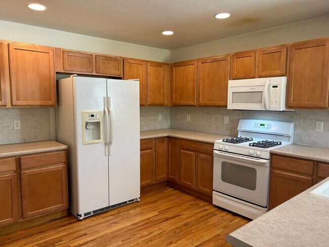Building Photo - Comfortable 3-Bedroom Home with Community Amenities in Fort Collins – Available Now