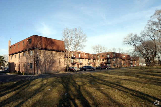 Primary Photo - Brownstone Court