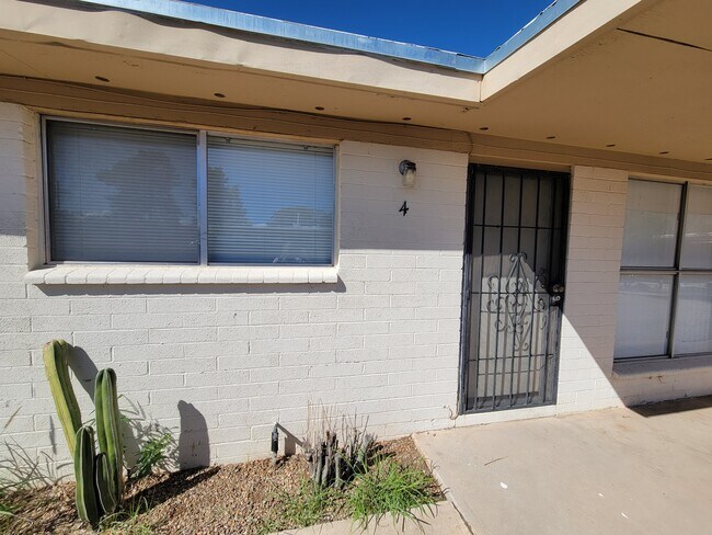 Building Photo - 3423 E Flower St