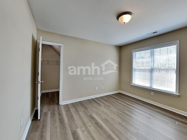 Building Photo - 34 Pamela Ln