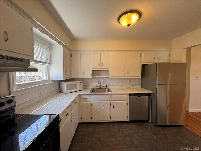 Building Photo - 40 Whitestone Rd