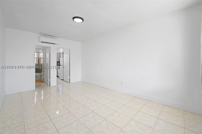 Building Photo - 550 NE 82nd St