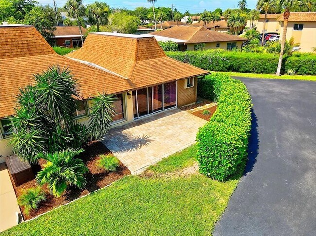 Building Photo - 787 Palm View Dr