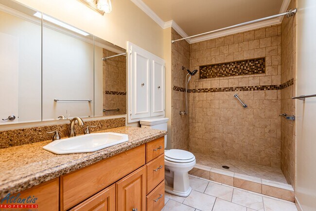 Building Photo - Beautiful Home | Desirable Location