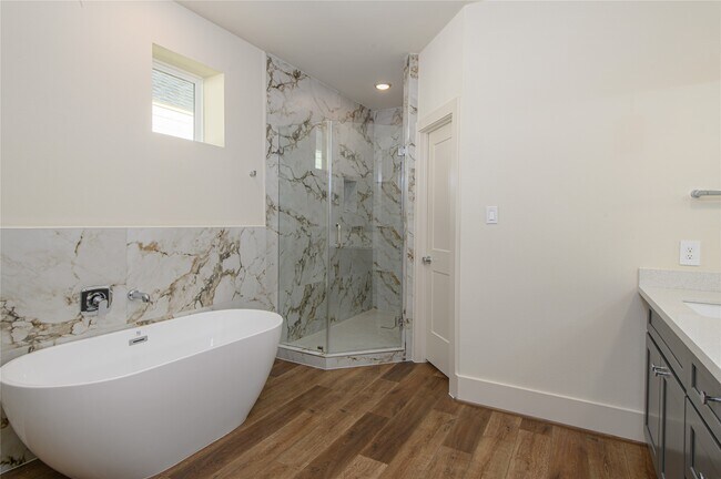 Building Photo - 881 Rachel St