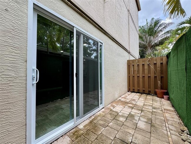 Building Photo - 1313 SW 8th Ct
