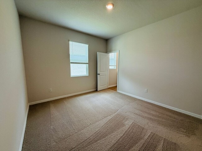 Building Photo - New built 4 bedroom 3 bath 3 car garage in Coddington Subdivision