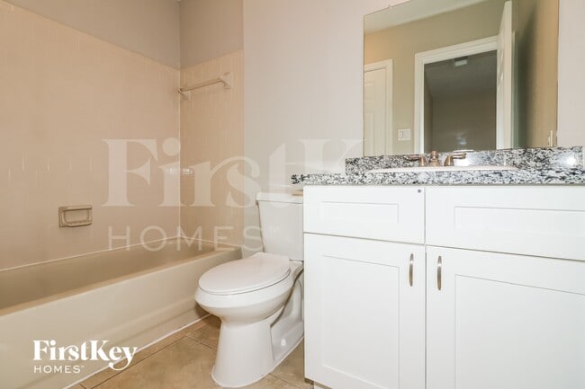 Building Photo - 2106 Hazyknoll Ln