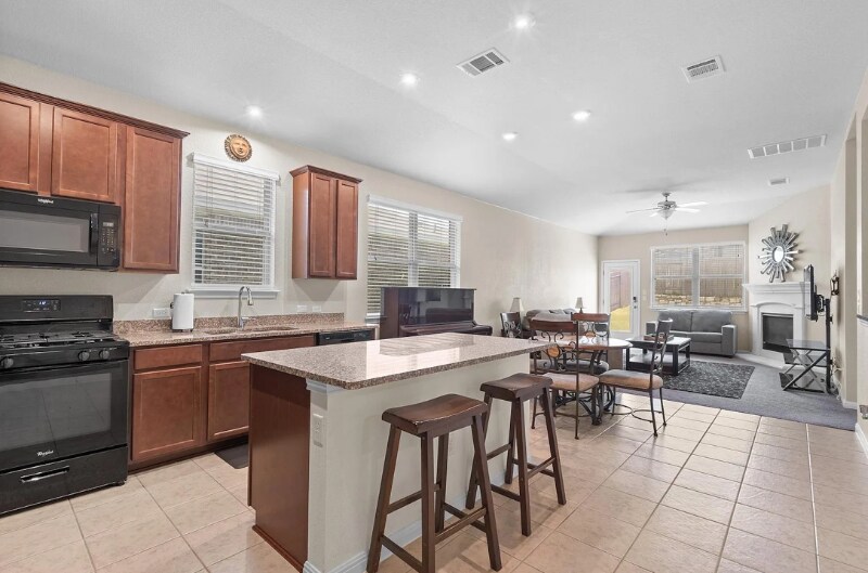 Building Photo - 1608 Torre St