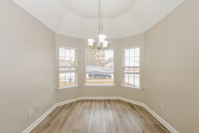 Building Photo - 7558 Fox Hunt Dr E