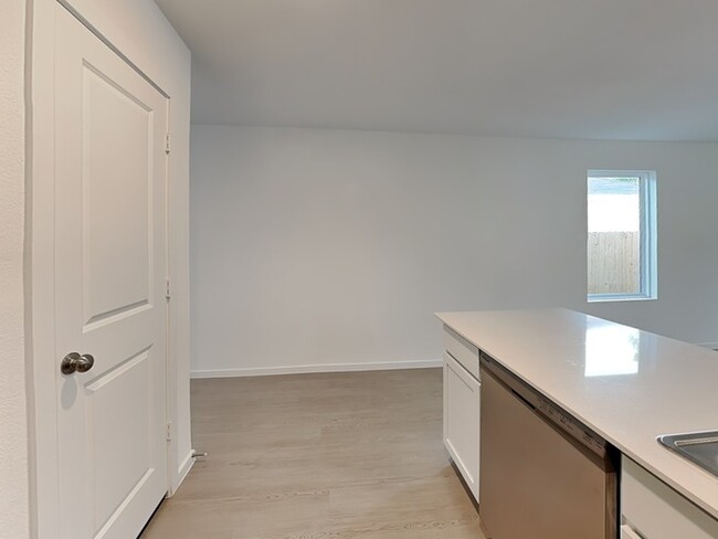 Building Photo - 21083 Santopadre St