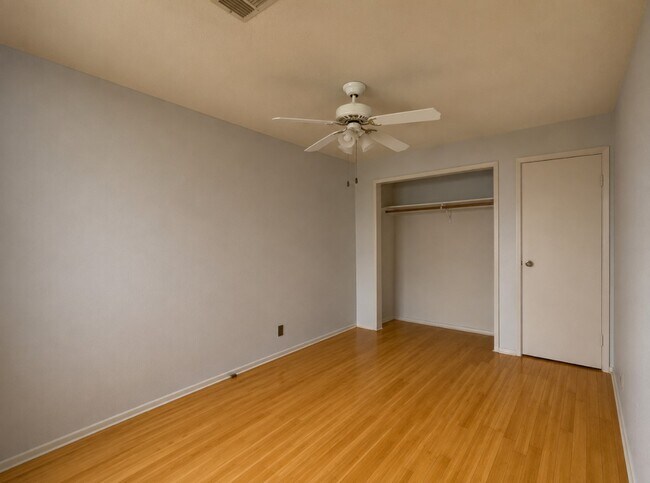 Building Photo - 7913 Grove Ridge Dr