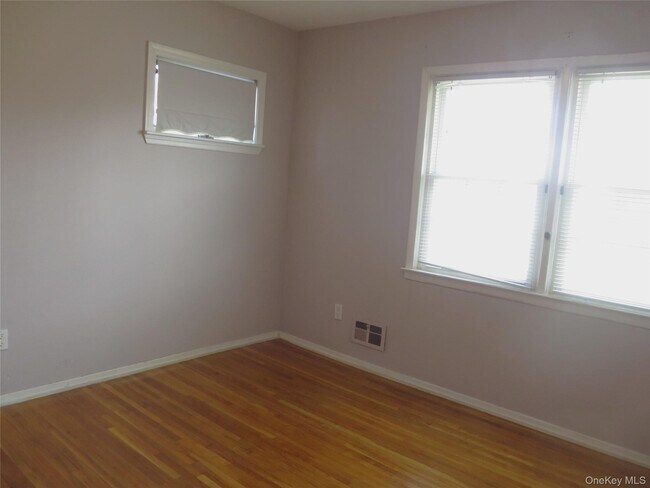 Building Photo - 327 Town Line Rd